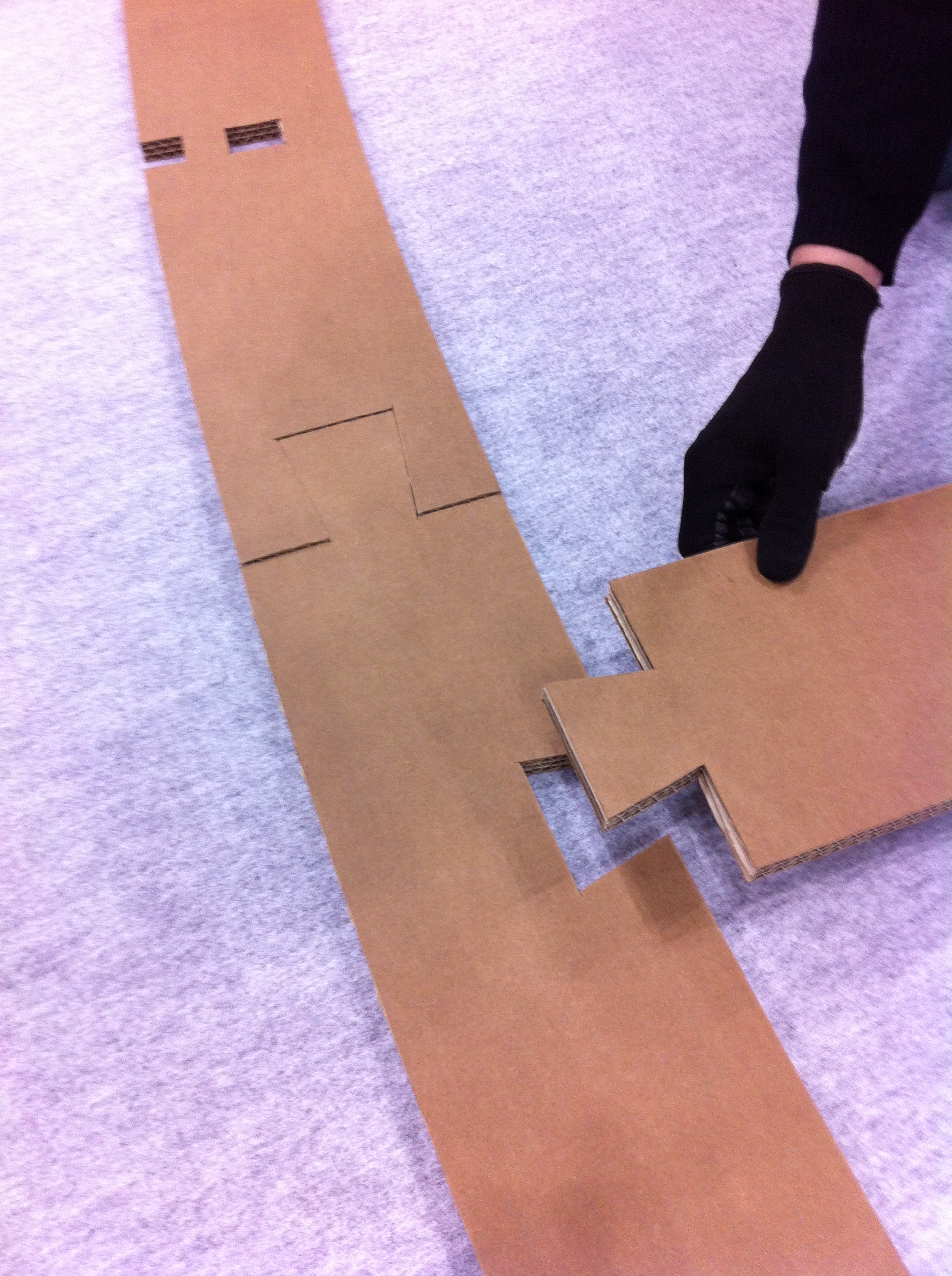 リボード ダンボール 厚紙等の紙素材を組み合わせた曲面の事例